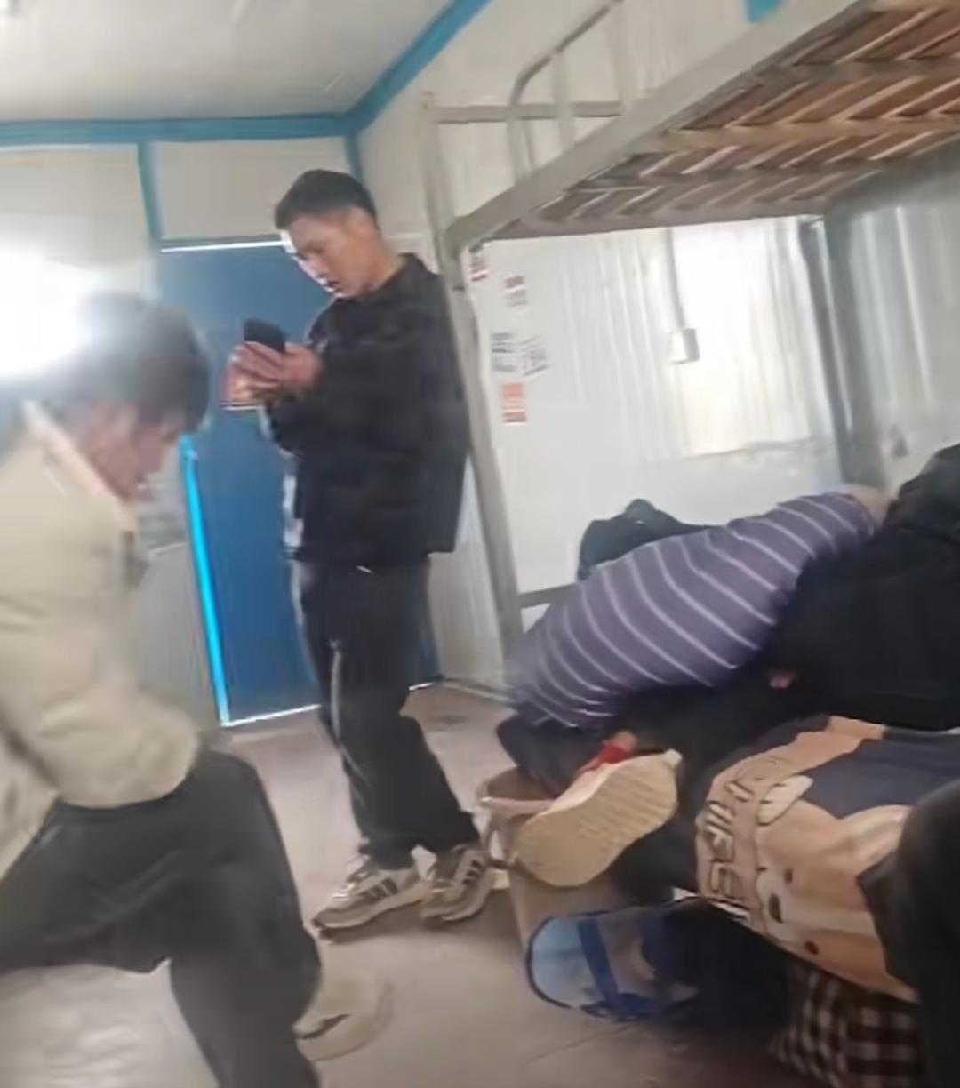 大家这个时候就开始抱怨我了，弄成今天这个局面真的怪我，但是我却有苦说不出，只有默