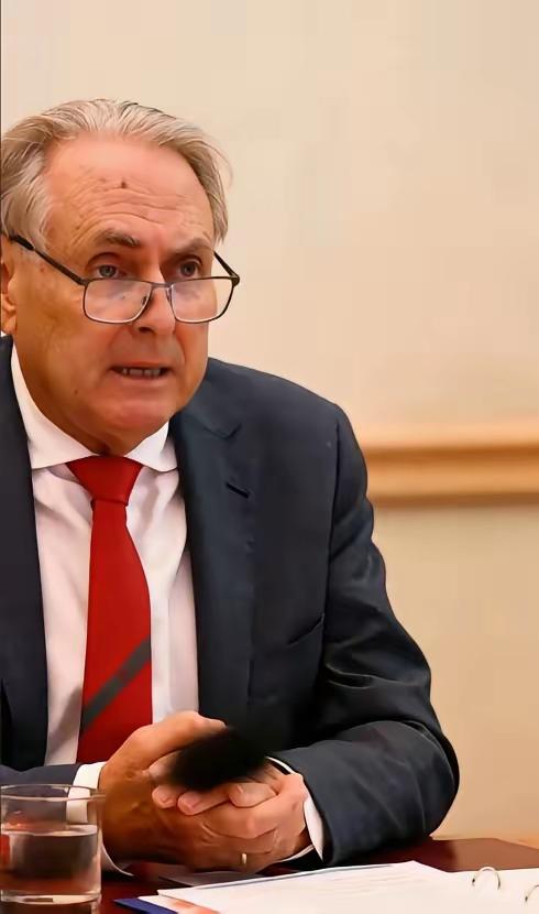 中方出手后，澳部长急了​1月1日，澳大利亚贸易部长唐·法雷尔说，对中方的决定很