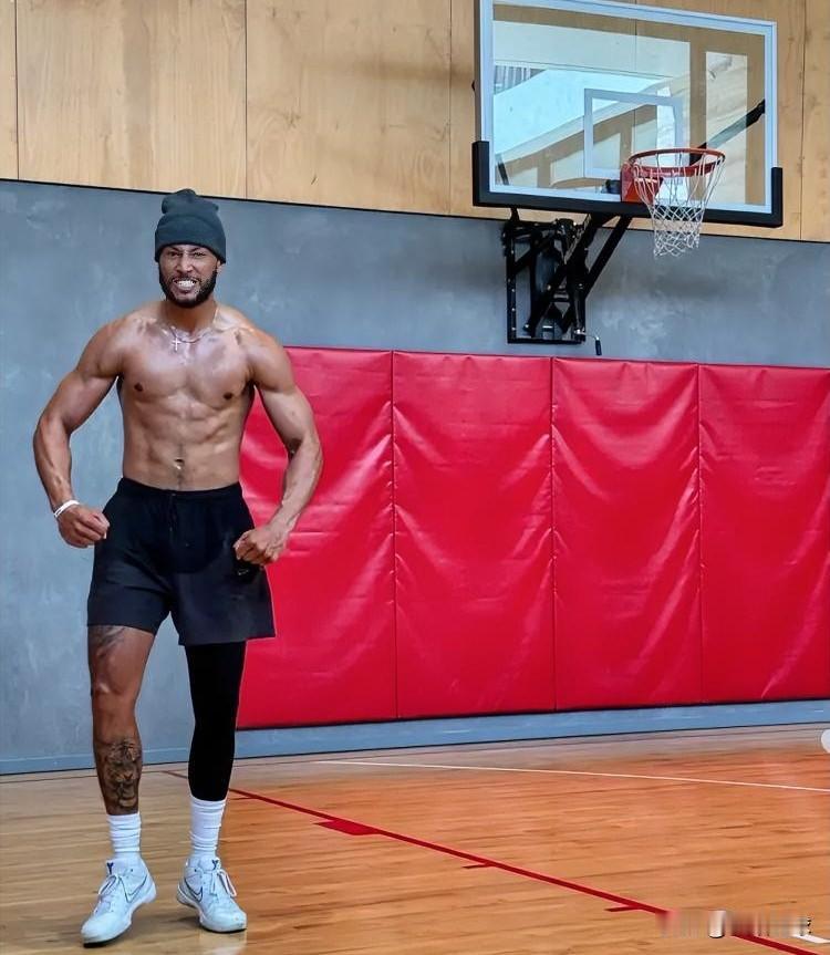 不钓鱼了！西蒙斯晒训练照，重返76人流言再度发酵，静待NBA新合同邀约！今日
