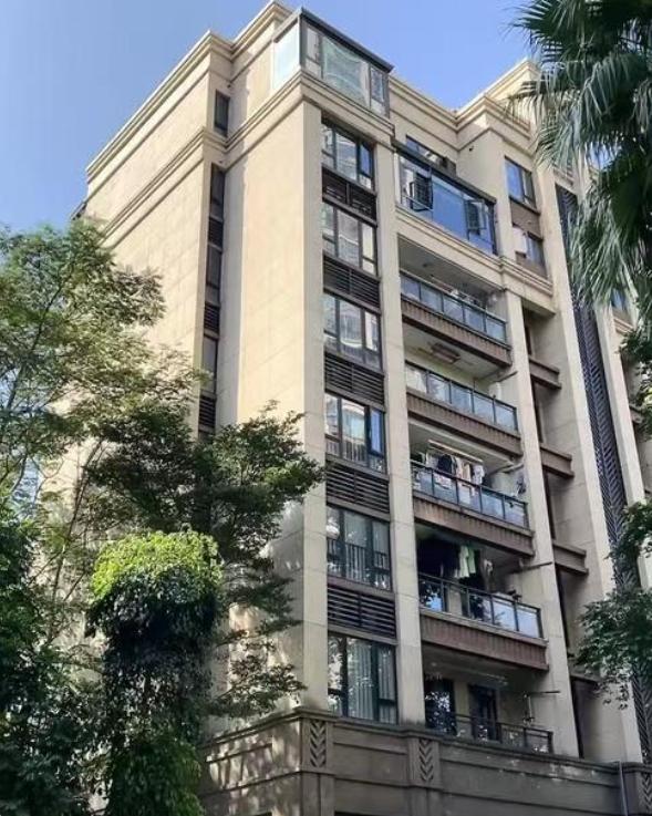 “吃相太难看了！”广东深圳，一男子2024年，把房子挂在中介卖，卖了672万，中