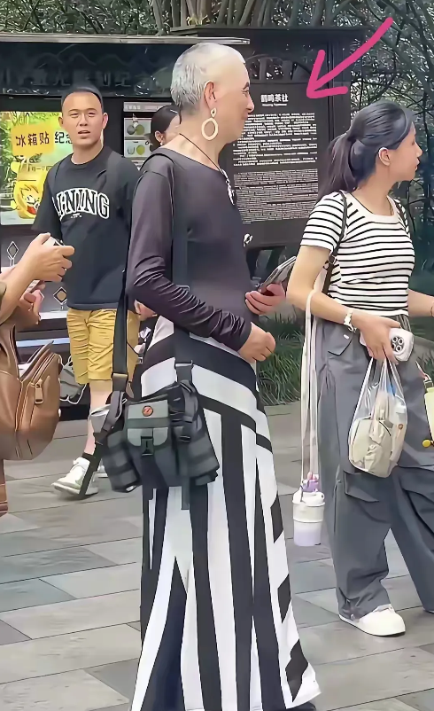 这是没扇干净就跑出来了吗？