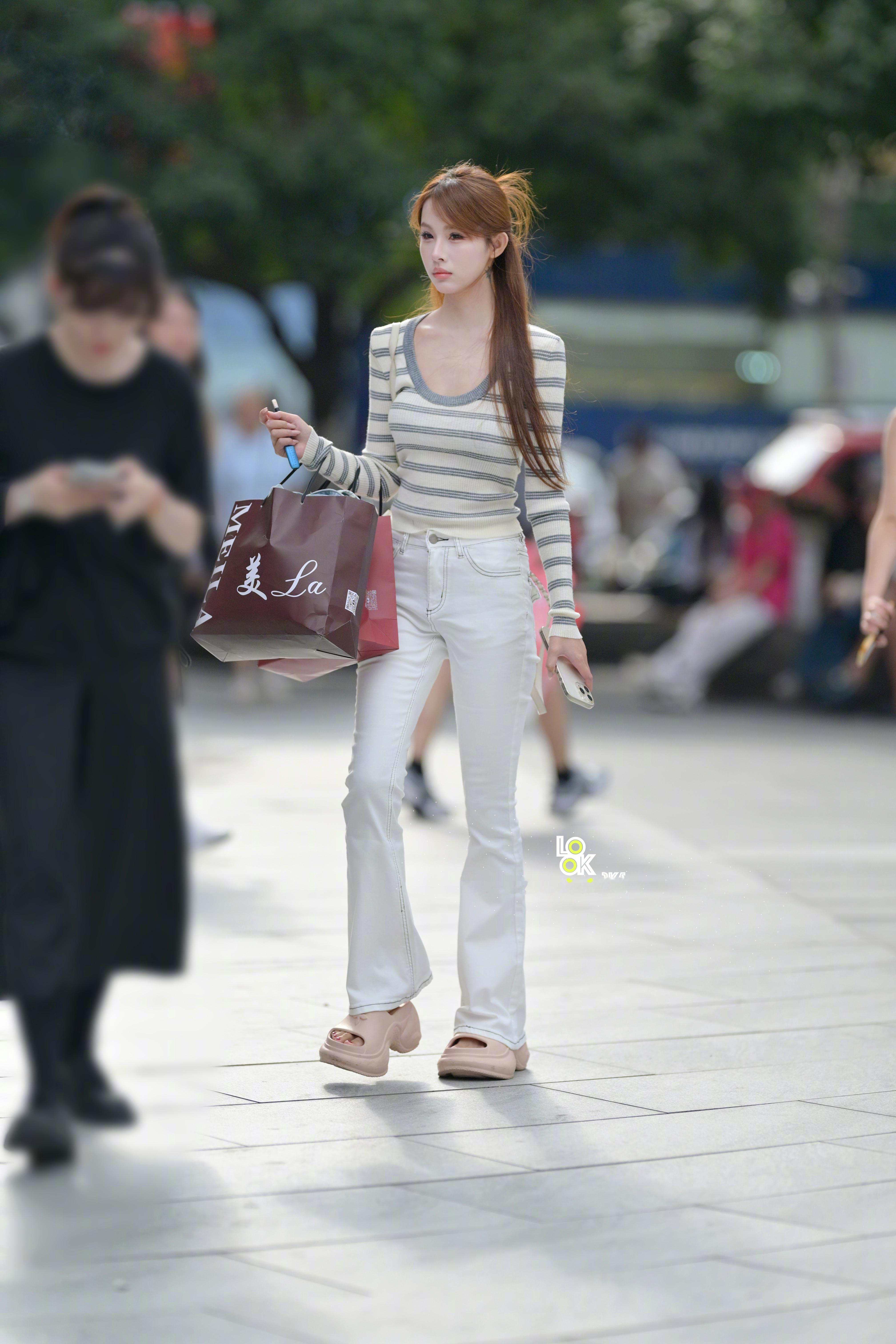 下午一点还是睡个午觉吧！