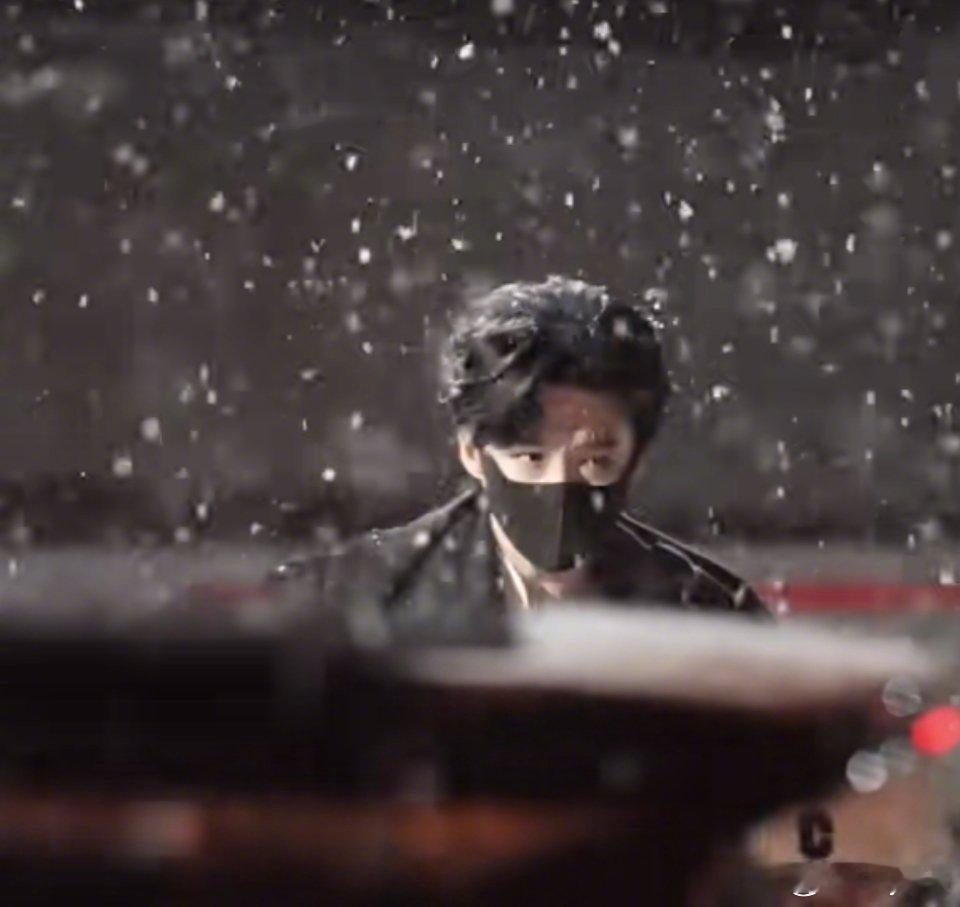 刘宇宁下雪神图刘宇宁鬼怪男主刘宇宁下雪神图了！！！！刘宇宁