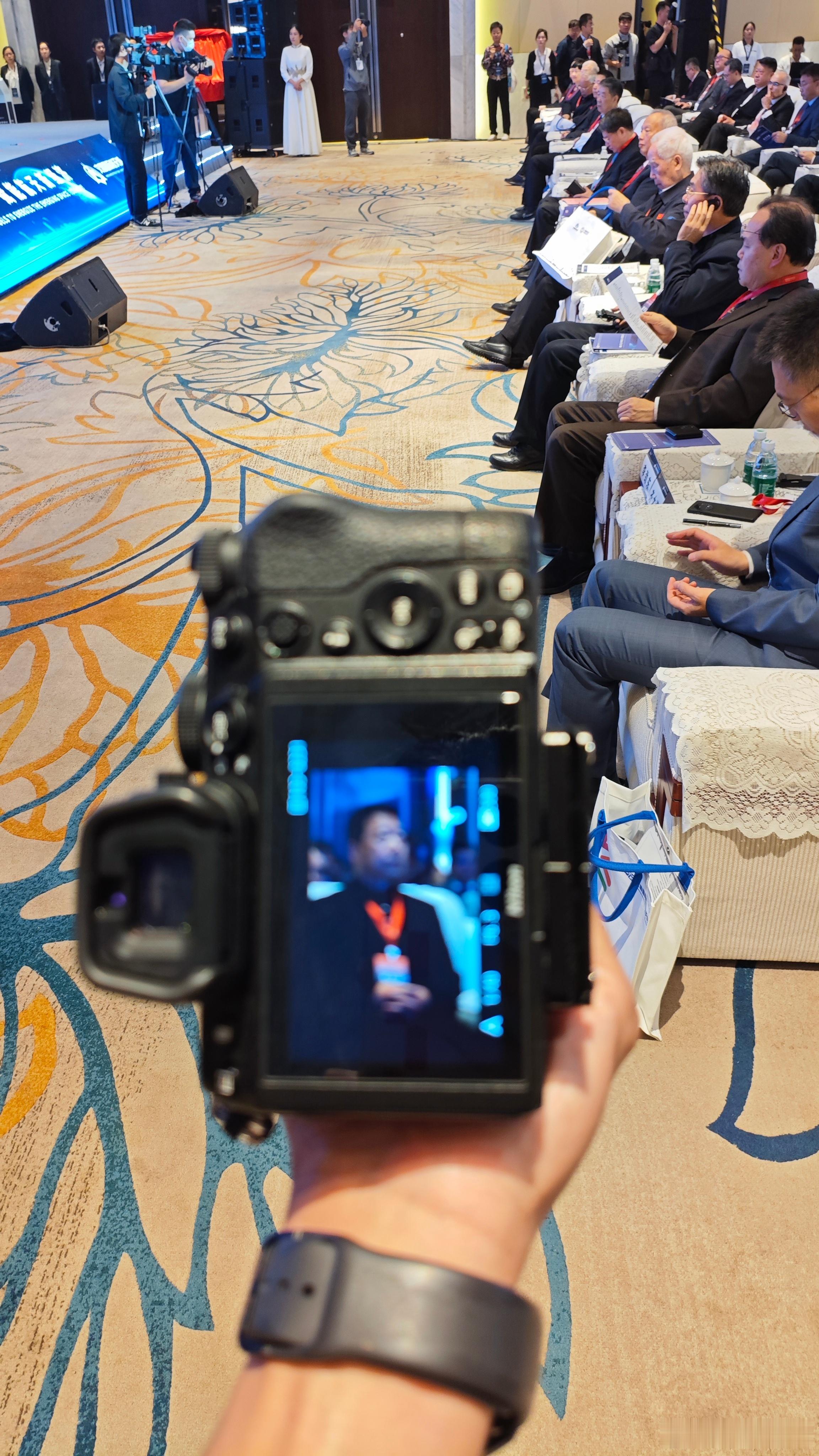 两位大佬都到现场了