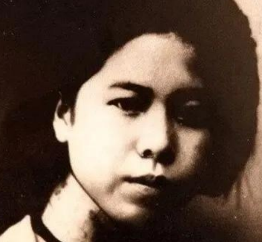 1947年除夕之夜，特务将杨虎城夫人谢葆真手脚绑住，从她腿部注射药剂，她一直痛苦