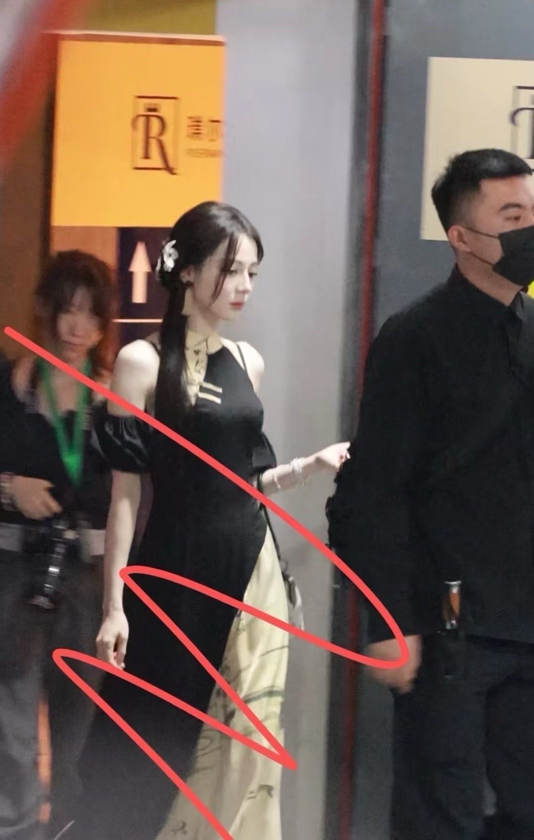 迪丽热巴金靖你们要吵出去吵这季开推是真的好看！如果说你喜欢看推理的那么一定要