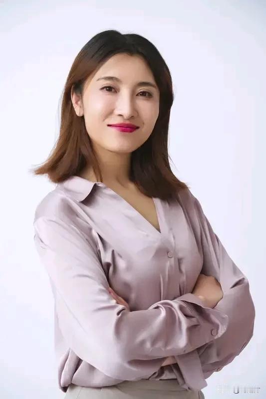 白岩松谈“最快女护士”事件白岩松谈“最快女护士”事件，话语暖人心。护士马拉松