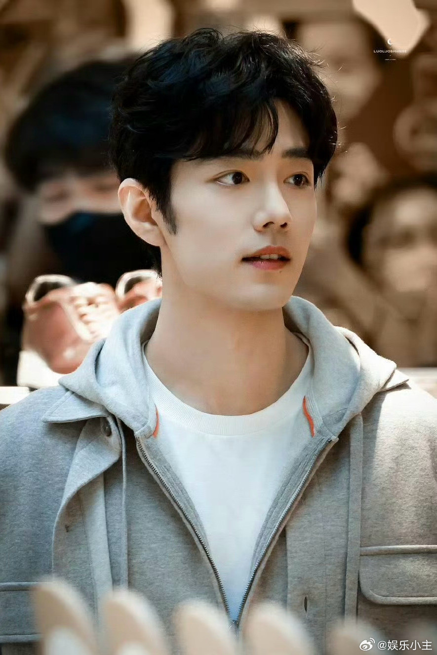 肖战演一部美男奖励自己一部糙汉发现肖战有个特别可爱的“拍戏规律”：演一部美男