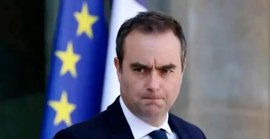 《费加罗报》报道，当地时间27日，由于赞成票不足35％，国民议会未能通过由极左翼