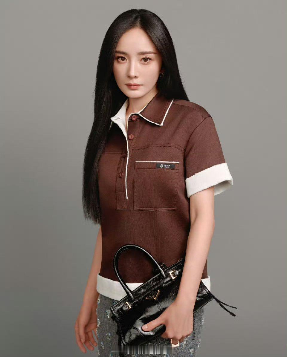 杨幂穿prada气质真好，行走的衣架子，太适配了