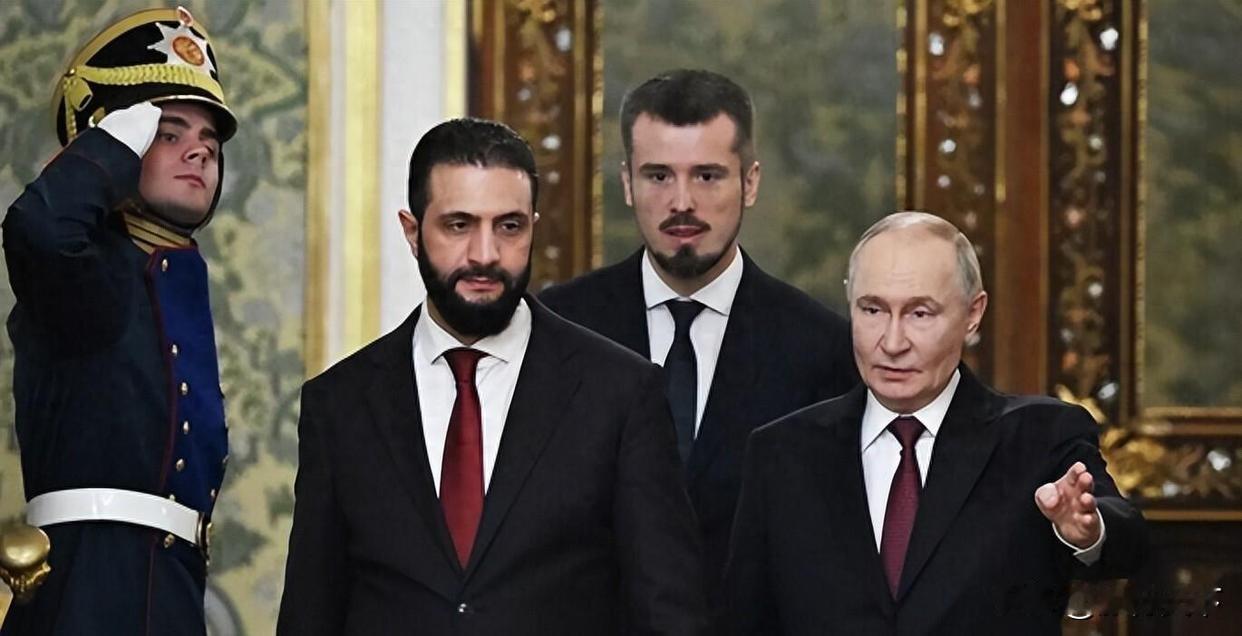 叙利亚新总统沙拉刚统一全国，就冲进克里姆林宫要人：把巴沙尔交出来！普京当场沉默，