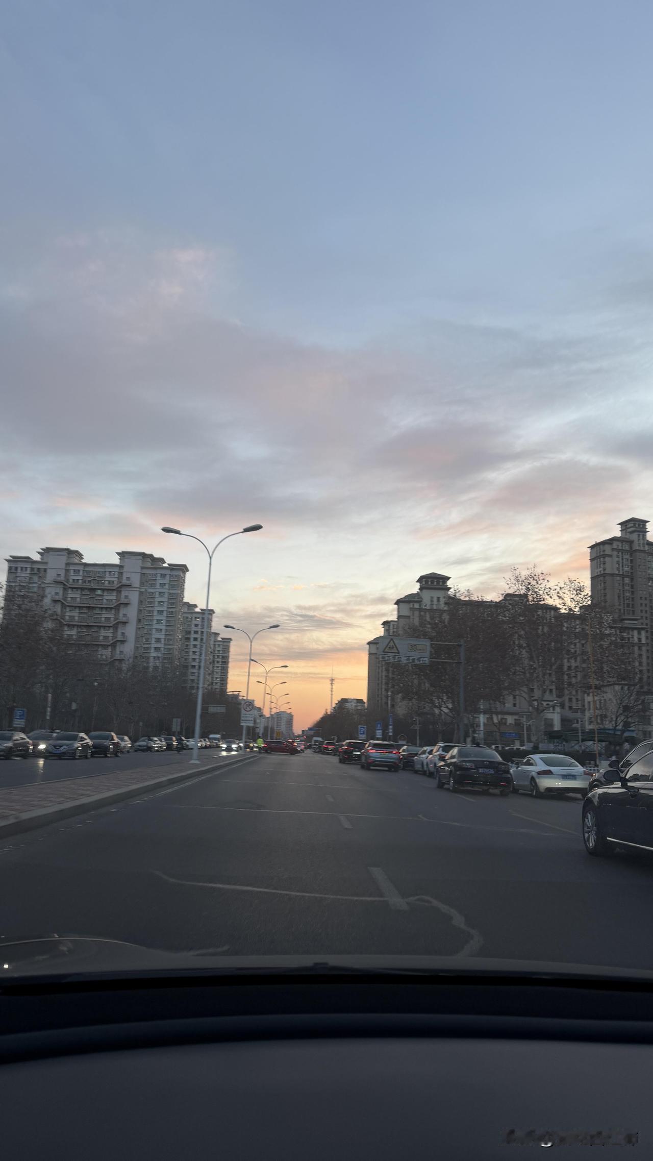 我真牛逼，大脑还没发育成熟就结婚了是的，我竟然23岁就结婚了，已经是8年前的事