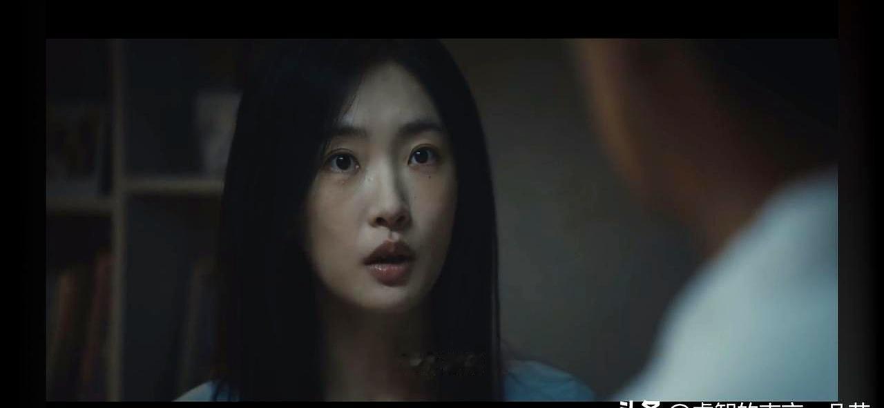 追《交锋》本以为何春晓和锦兰这对新婚夫妻够难了，直到李华东瘸着腿说出那句“我以为你们把我给忘了”，才