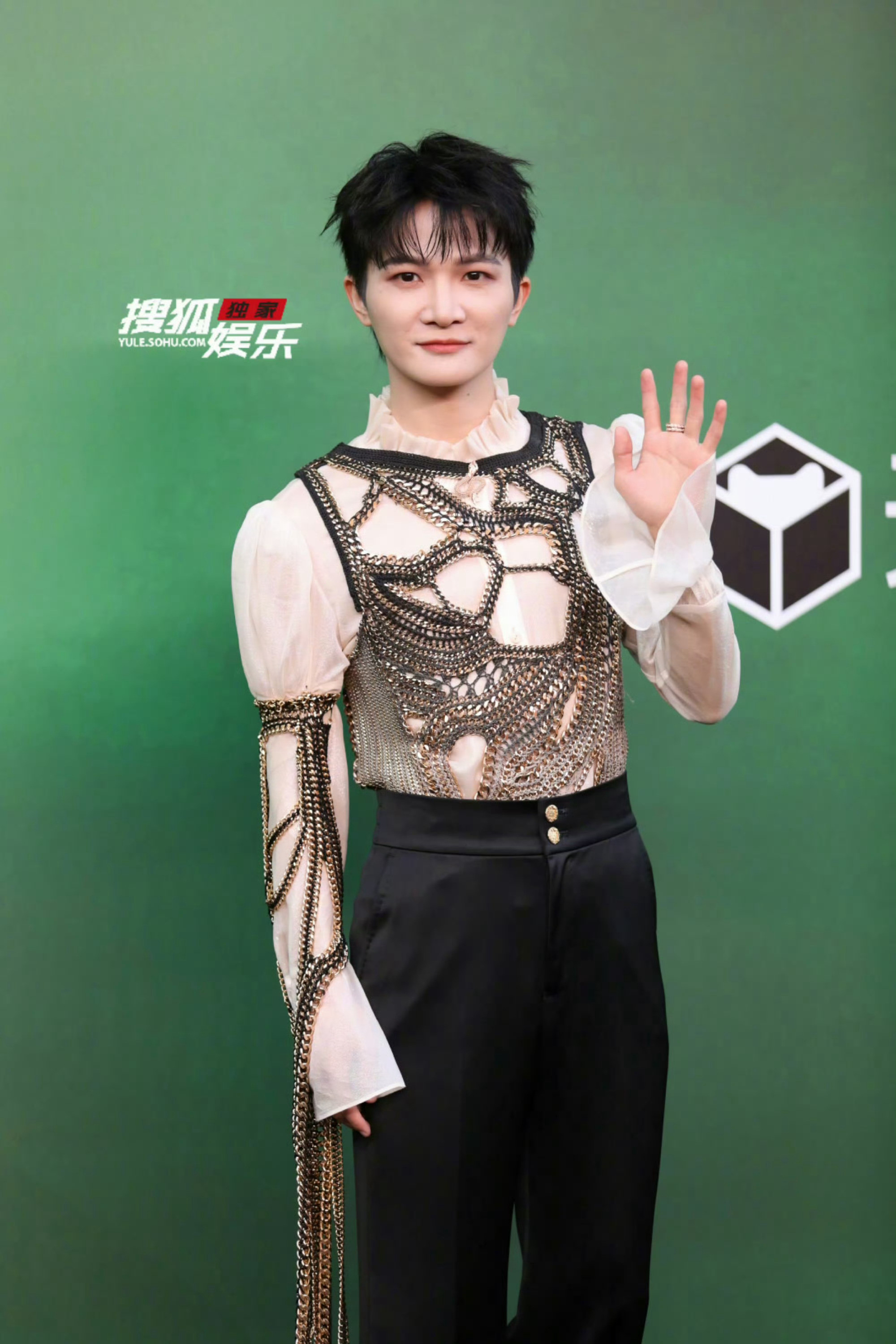 审美积累中……屏幕前的大家觉得这些工作室该不该骂vogue直播​​​