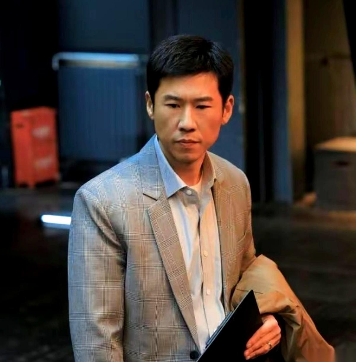 王骁自己都承认，有些戏，是他影后老妈王馥荔拉下老脸，一个一个电话帮他求来的。但