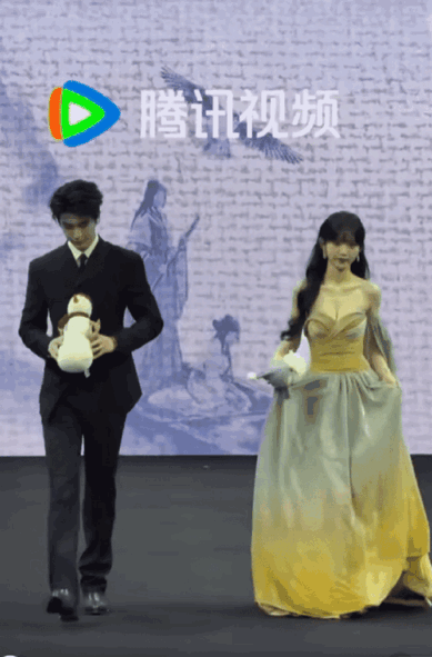 一想到这两家剧拍之前就撕得火热，然后剧里还得演情侣就想笑，尤其是看了今天的预告越