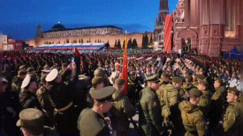 中国武器刚露了大脸，解放军也将展示真正实力：让全世界看到什么是“中国震撼”5月
