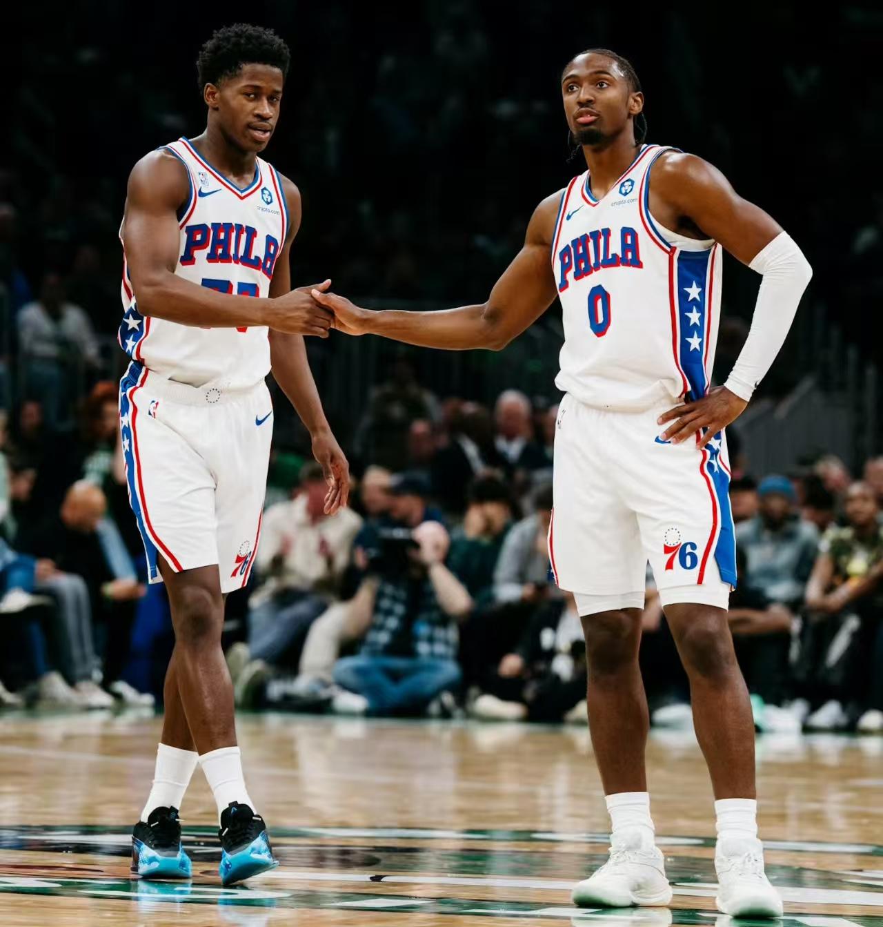 本赛季最强后场双枪已成?马克西、埃奇库姆双双爆发拆魔术。大帝、乔治深居宫中,待