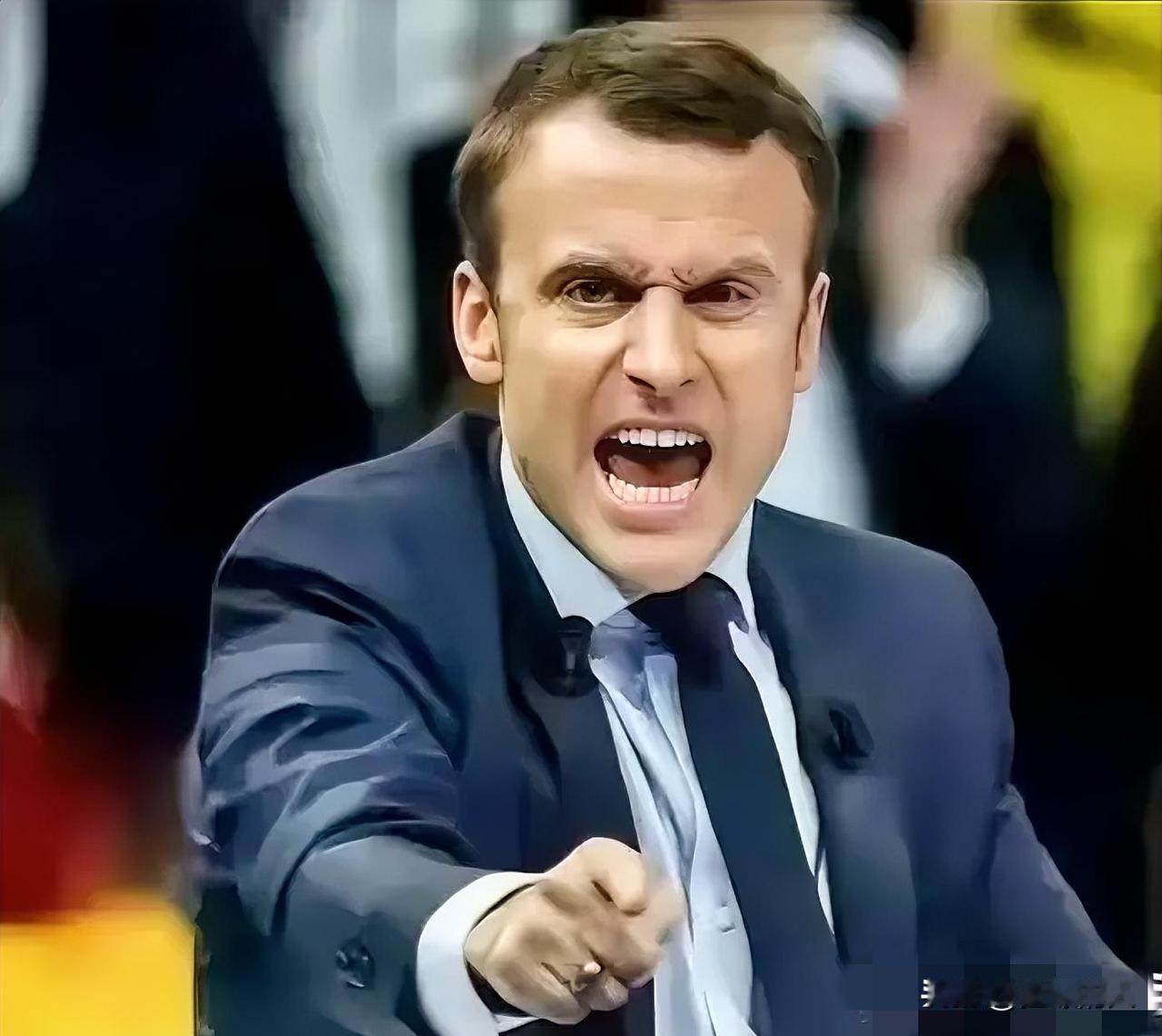 马克龙前脚刚走，就对我们发出警告！12月7日，马克龙在接受法国《回声报》采