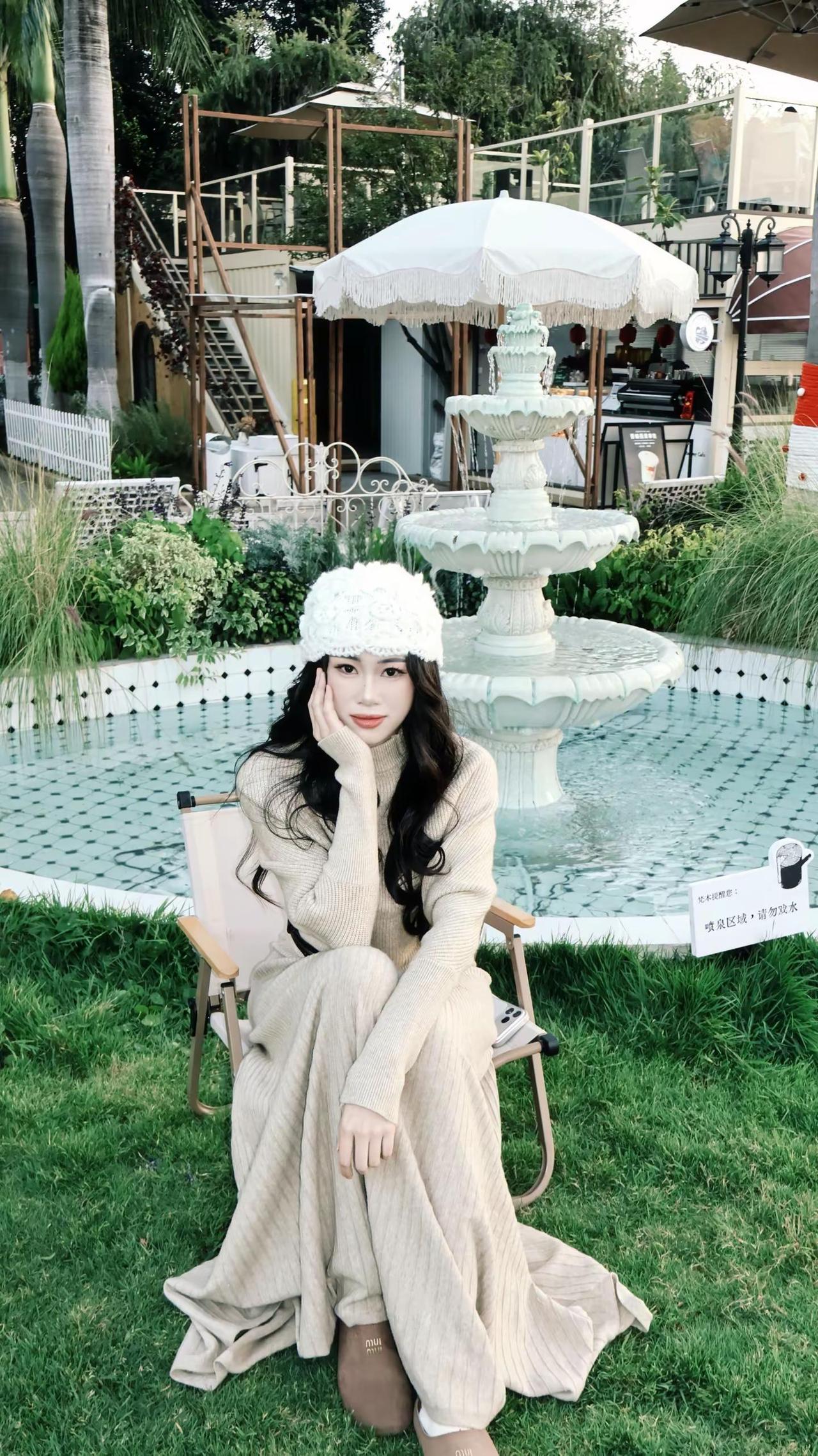 三分清纯三分艳丽三分妩媚一分可爱构成了我这个十分完美的女人