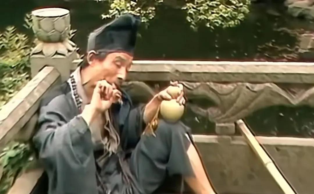 为什么吃道具是剧组大忌？我真的不理解，一部电影投资几千万，演员工资一天上百万，