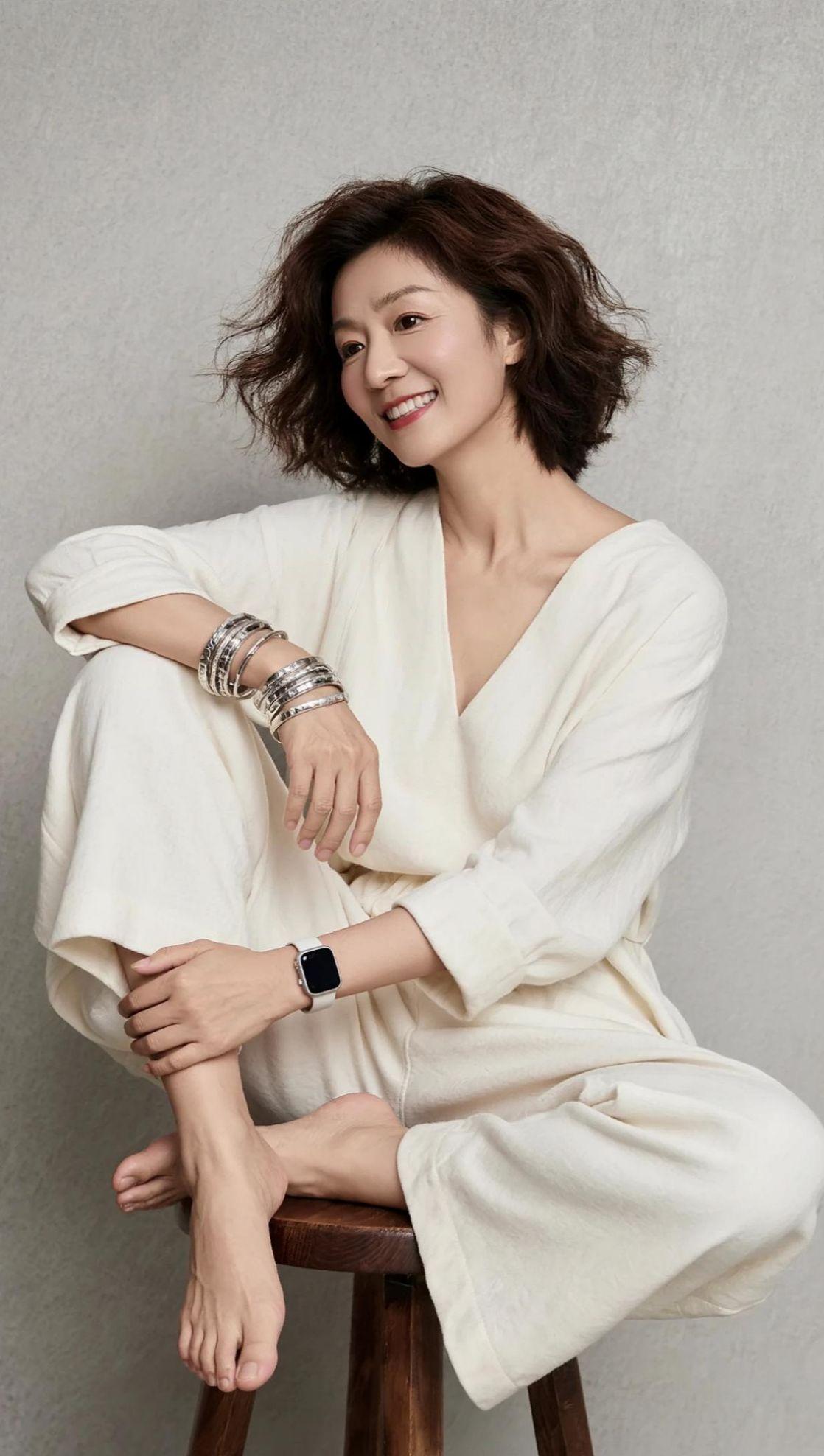 独来独往的女人，没有一个是省油的灯，要么就是天生骨子里就带着狠，要么就是被生活磨