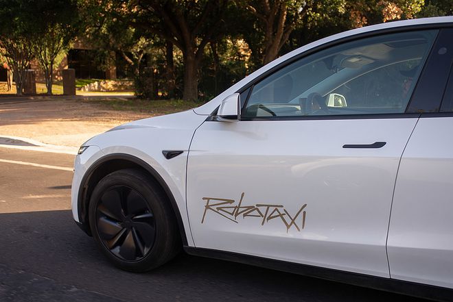 万亿美元营收新故事开启? 10辆Robotaxi拉动特斯拉股价大涨8%