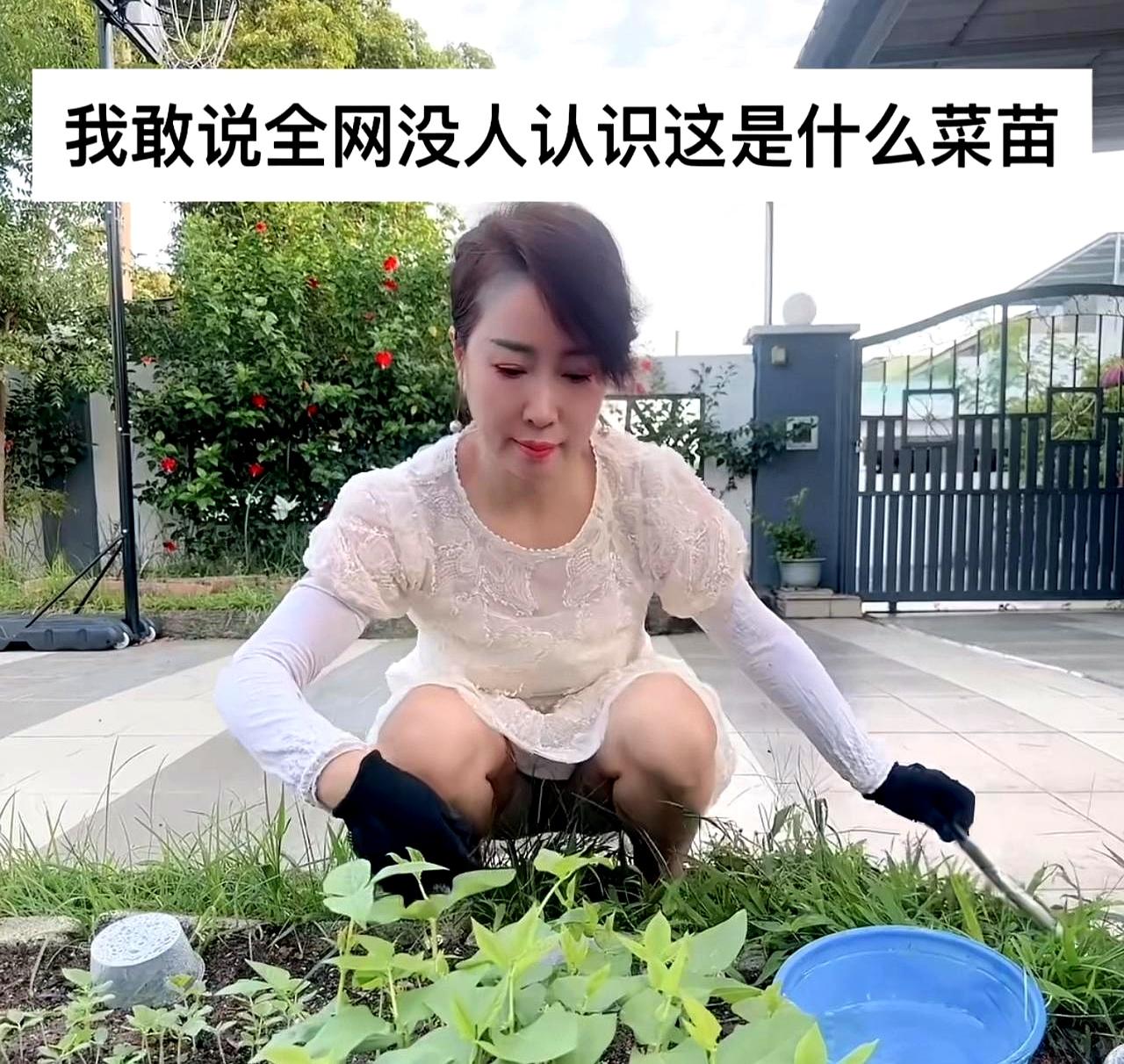 你们手机里有没有那种，每天一打开就尴尬得能用脚趾抠出个三室一厅的同学群？就在刚