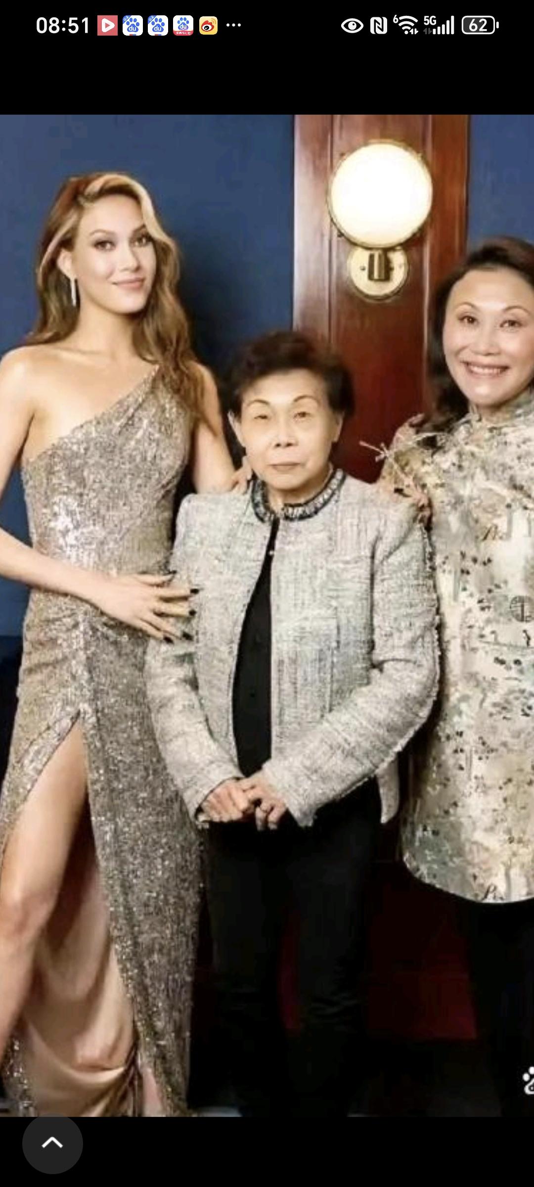 谷爱凌这次冬奥会拿到1金2银的成绩，但她却高兴不起来，不是因为她兼三项太累了