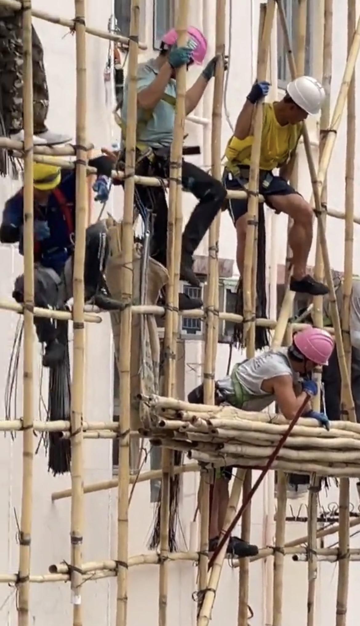 香港的脚手架工人啊这是一个行业了，已经200多年了。其实应该淘汰了，但是20