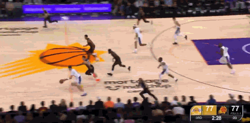 起飞！海斯炸裂扣篮预定年度十佳！在今天NBA常规赛湖人对阵太阳的第三节比赛中，