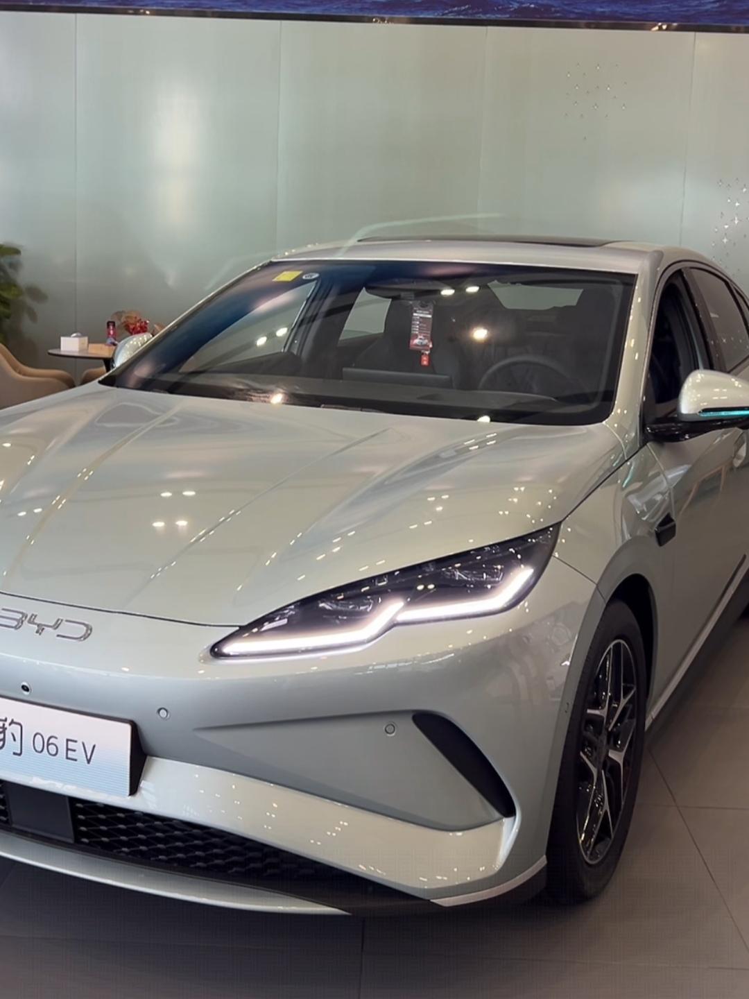 海豹06在紧凑级轿车中销量算是比较好的，今天就说说销量能占据其中一半的海豹06e