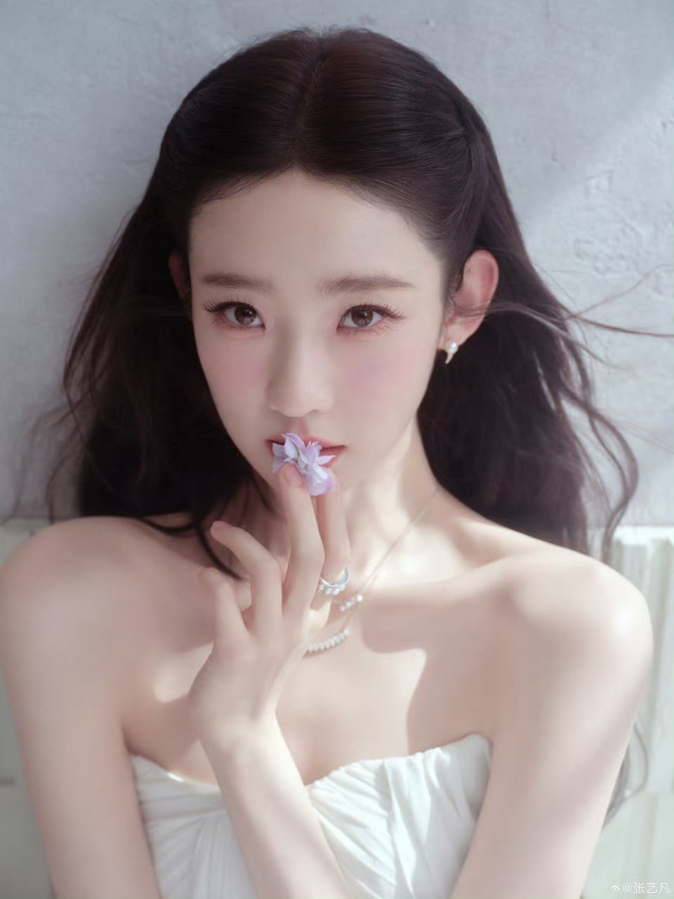 张艺凡