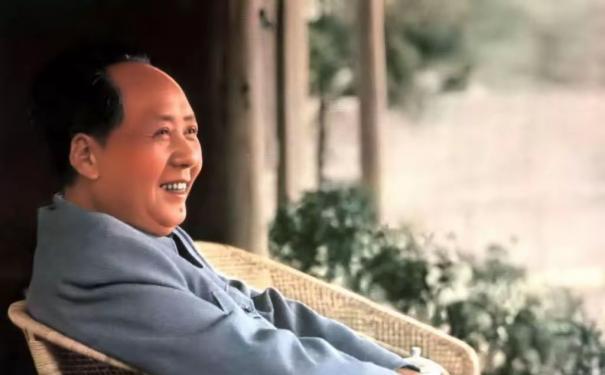 有人说，如果没有毛主席，中国人民可能要在黑暗中摸索更长时间。这句话本没有错，可我