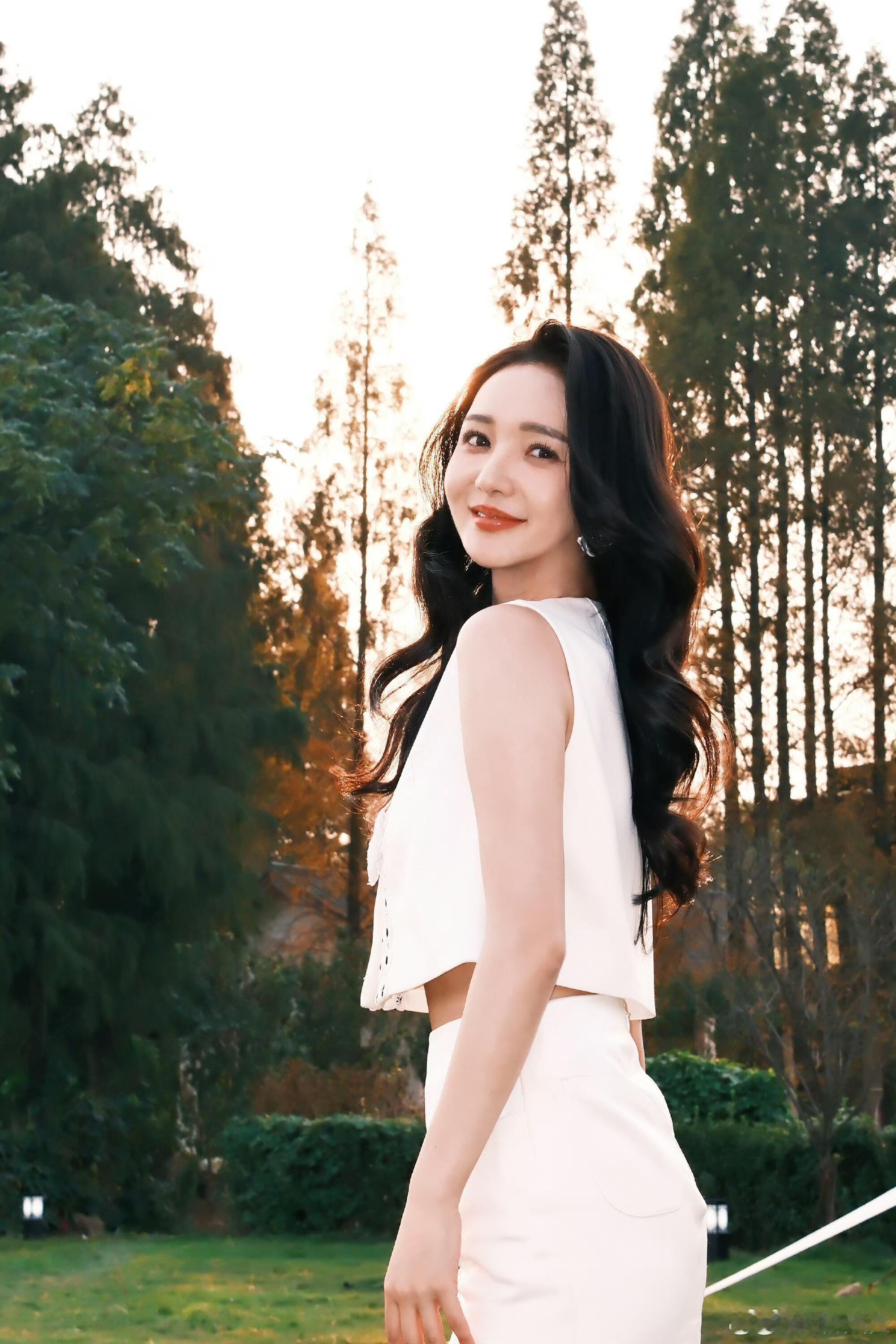王俊凯说靳梦佳是一个神秘的女人靳梦佳听到王俊凯说她神秘的反应好细腻的洞察🔥！王