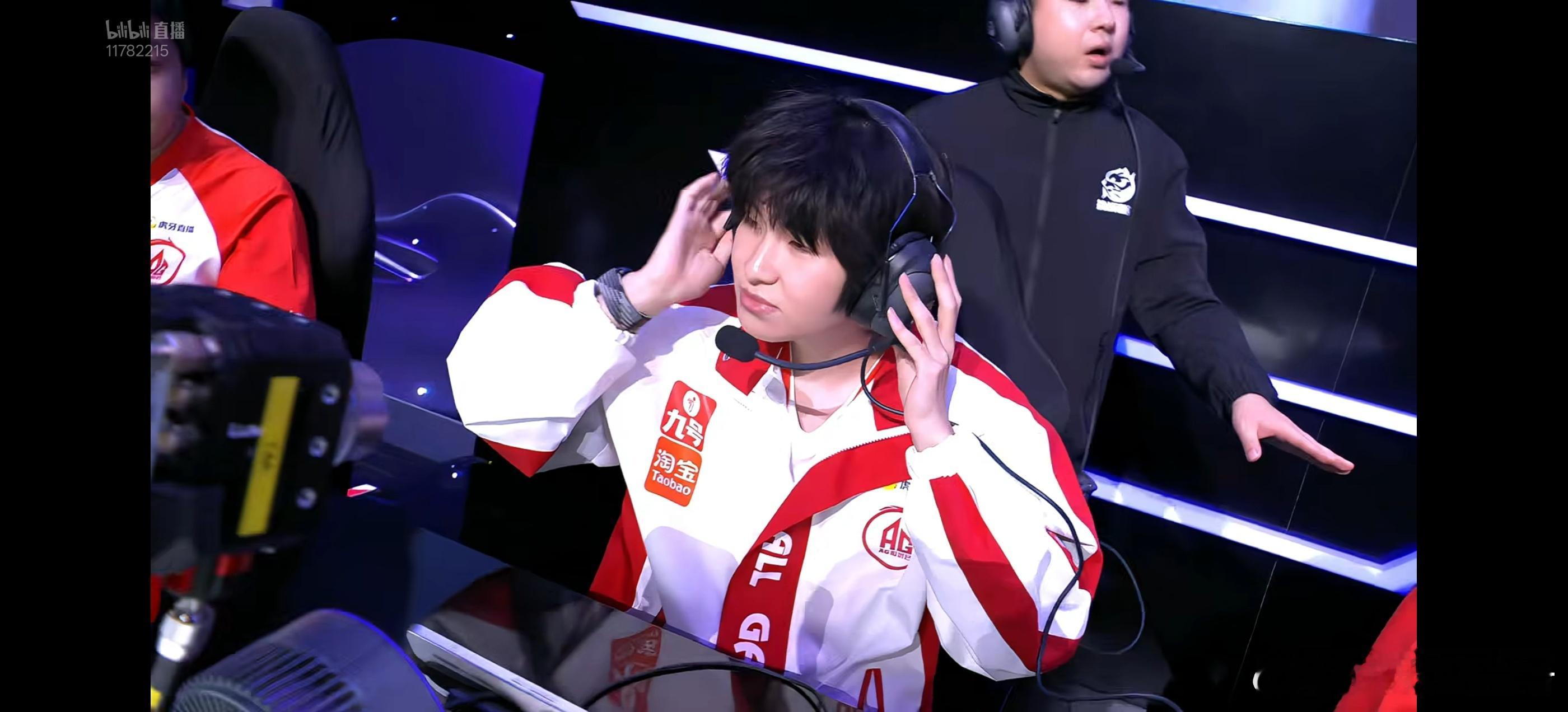 AG战胜RWAG3-2RW，打满五局鏖战到凌晨一点的比赛终于结束了。一诺拿