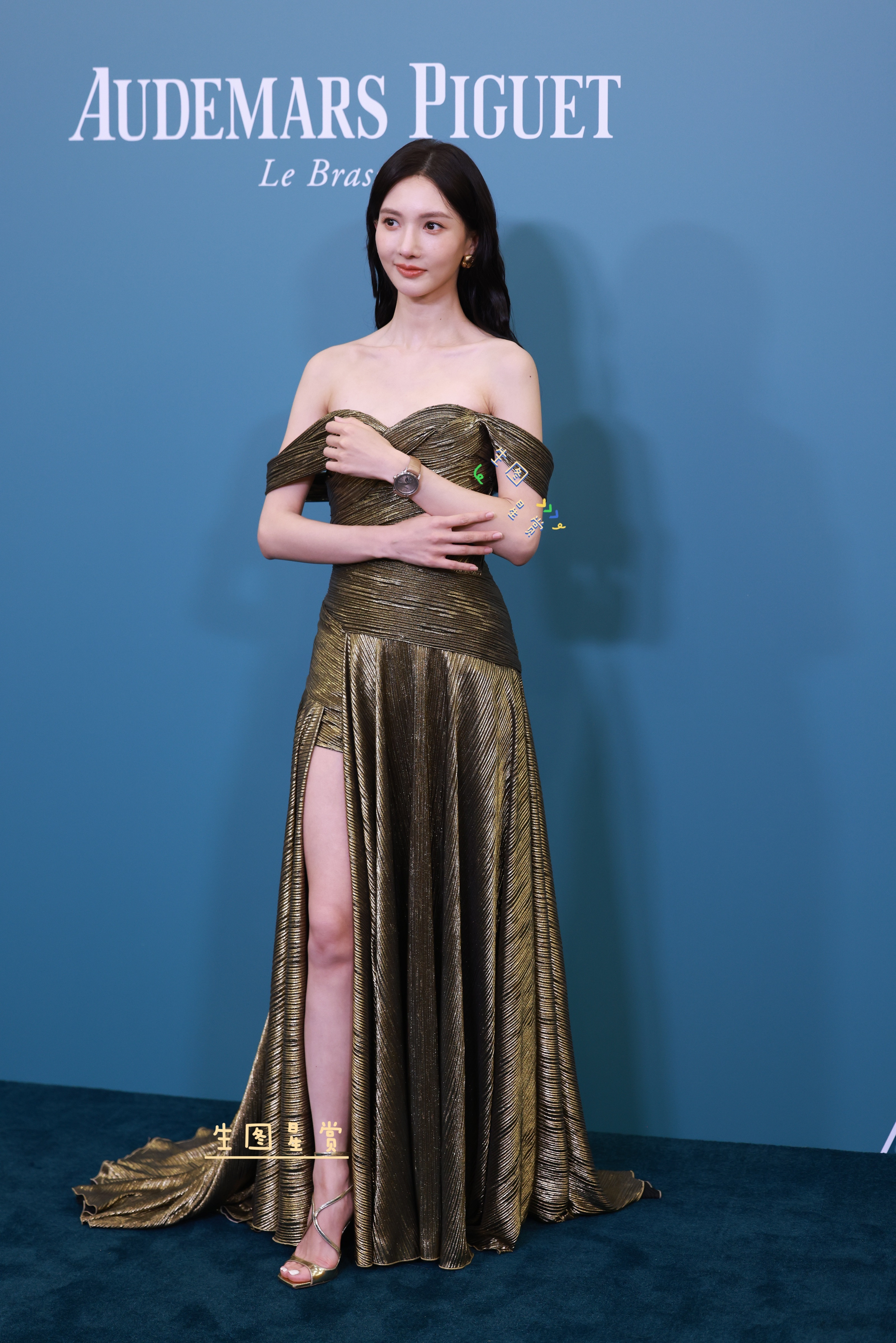 金晨亮相品牌周年展，金灿灿的大喜🌟金晨​​​