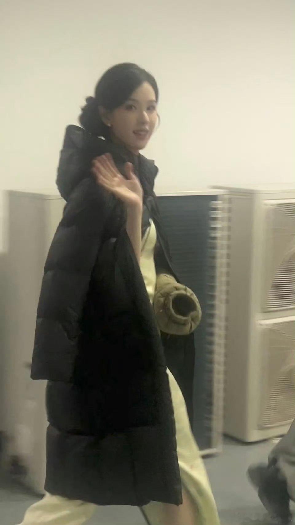 陈都灵请把旗袍焊在身上完全是此女的舒适区，根本不需要演，往那儿一站就是民国女神