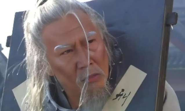 1390年，朱元璋要杀功臣李善长。李善长扑通一下跪倒在地：“我都77岁了，还能干