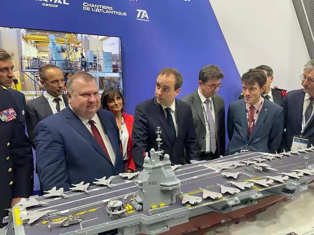 福建舰一亮相直接给法国航母计划“改了剧本”！马克龙纠结半天，终于下狠心给新航母P