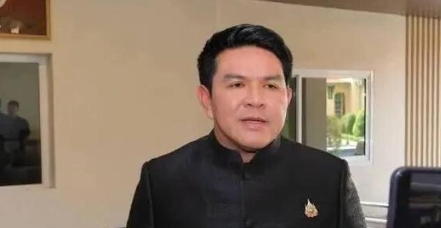泰国部长终于说真话了：欢迎中国游客来花钱，但不欢迎中国游客有特权。7月30日