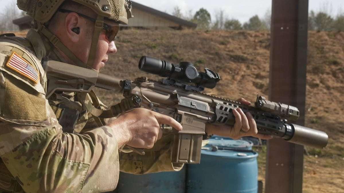 🇺🇸美国陆军新型M8步枪将于12月开始列装，接替M7成为制式步枪。西格-绍尔