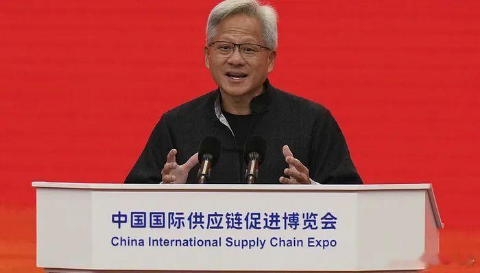 黄仁勋说第一次用中文演讲很紧张7月16日，在第三届中国国际供应链促进博览会开幕