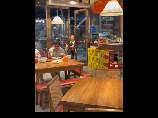 “还有这种好事！"饭店老板招了个暑假工，没想到，这个暑假工还自带"售后服务"——