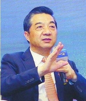 不得不佩服张召忠教授，当年他说特朗普如果再干一届，能把美国从头把交椅上给拉下来，