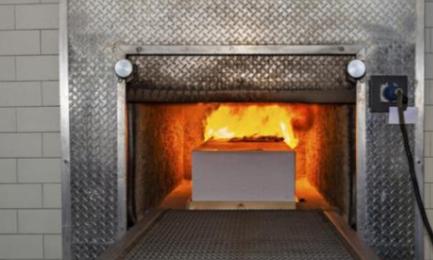 一位在火葬场工作了大半辈子的老人告诉我：90%的人不知道，遗体在火化之后，只有骨