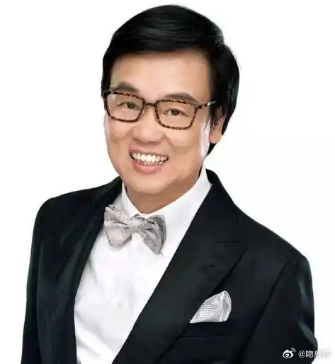 我问老公，黄百鸣那么有钱，为啥为了让妹妹得到区区百万，晚节不保呢？老公笑着说，