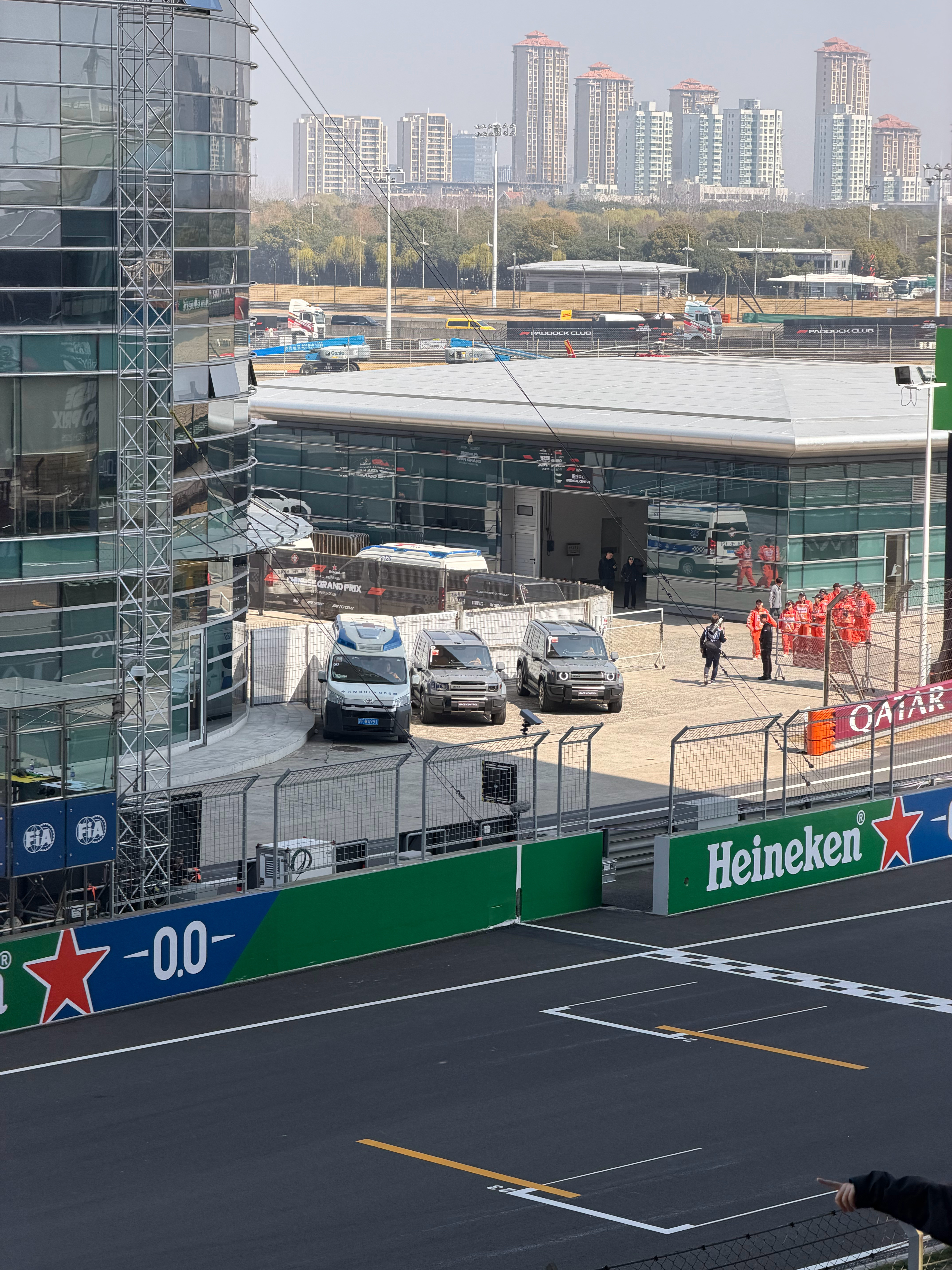 今年F1的赛事支援车好像是奇瑞的icarV27帅！👍