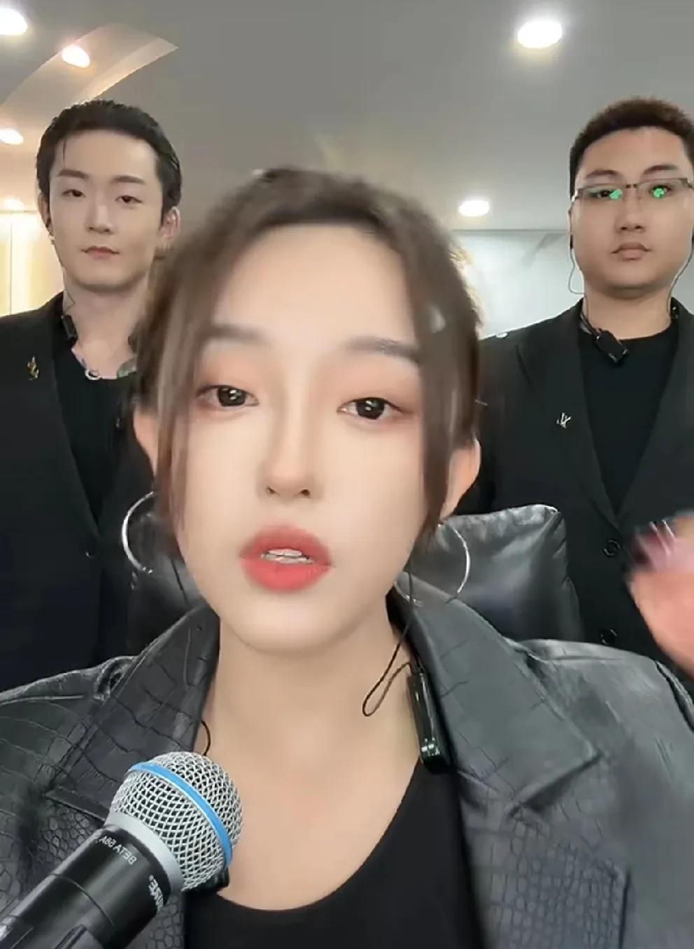 娜美昨晚将首秀人气甩给了“道家”辰轩，并讲述与祁天道的私交甚笃！今日被网友嘲F心