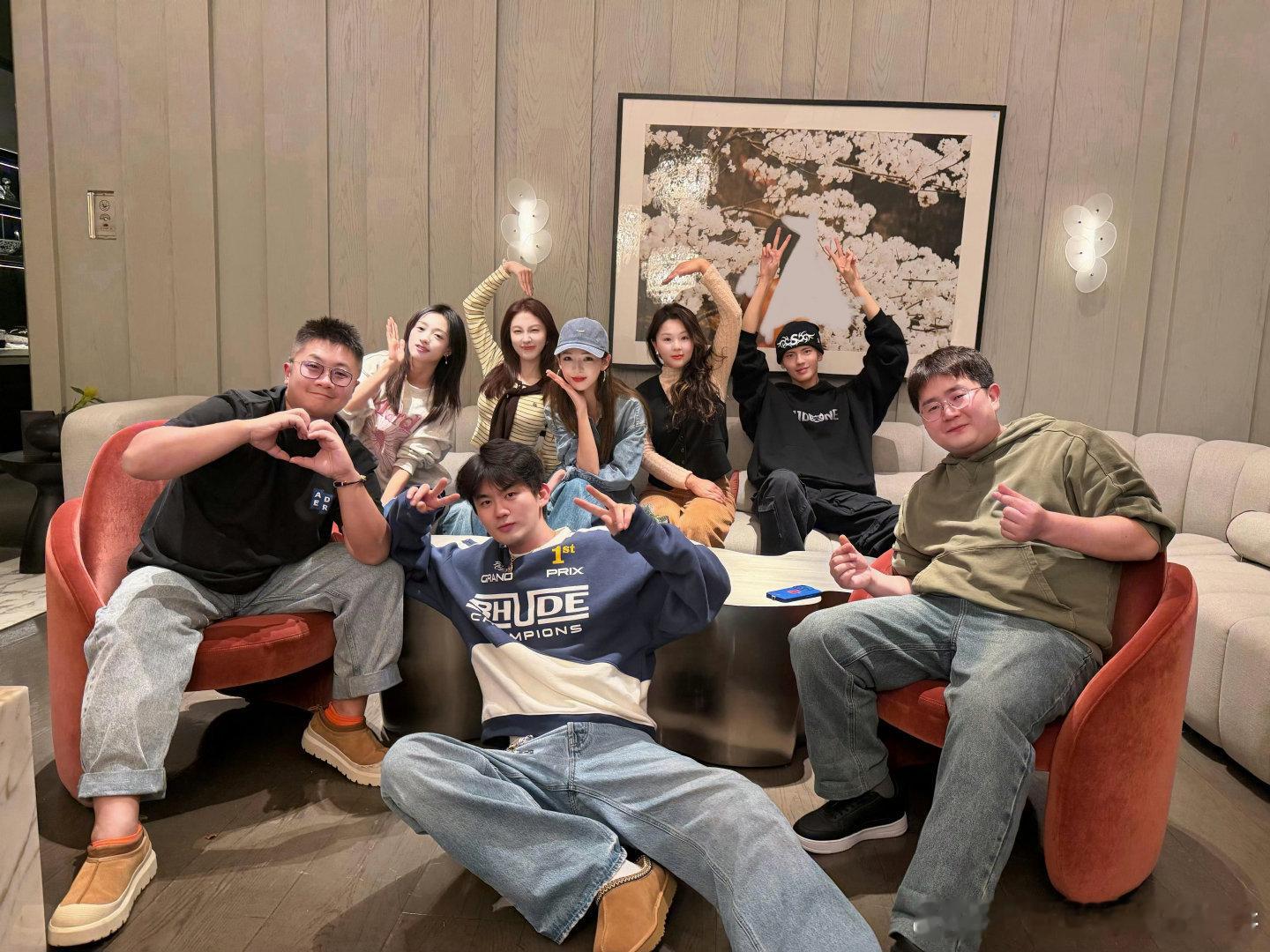 深情眼的售后🈶，张予曦毕雯珺北京聚会